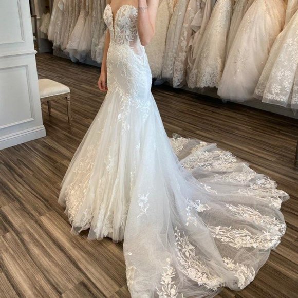 Martina Liana Wedding Gown - Picture 5 of 10